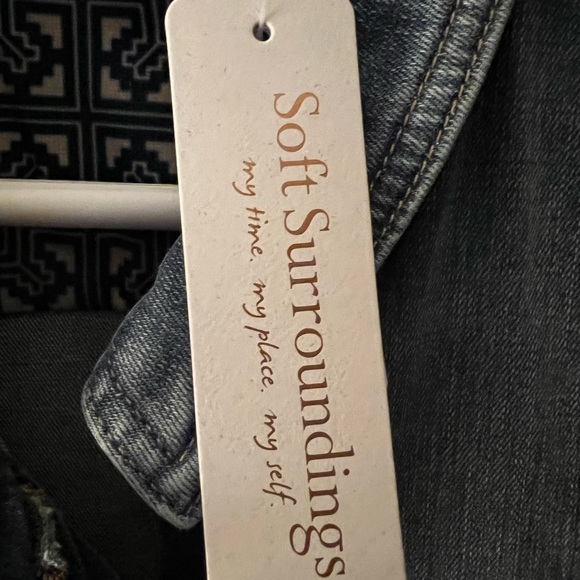 NWT, denim jean jacket. - Picture 7 of 8